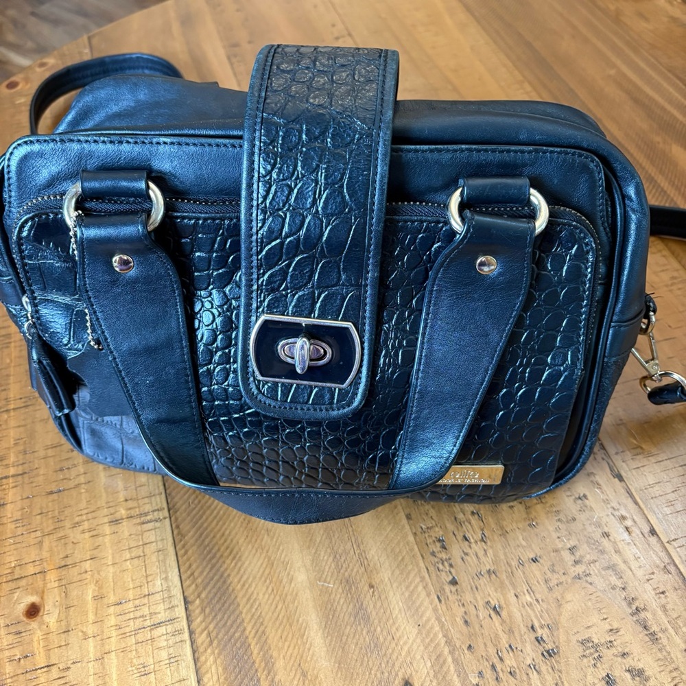 Chic Black Croc-Patterned Shoulder Bag - image 3